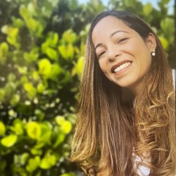 Viana Polanco, Autora de Retomando el Control